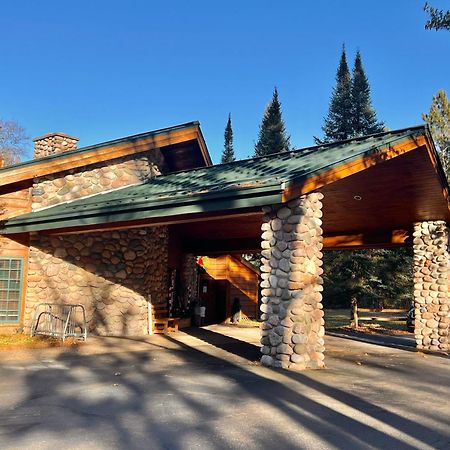 Whitetail Lodge Saint Germain Exterior foto