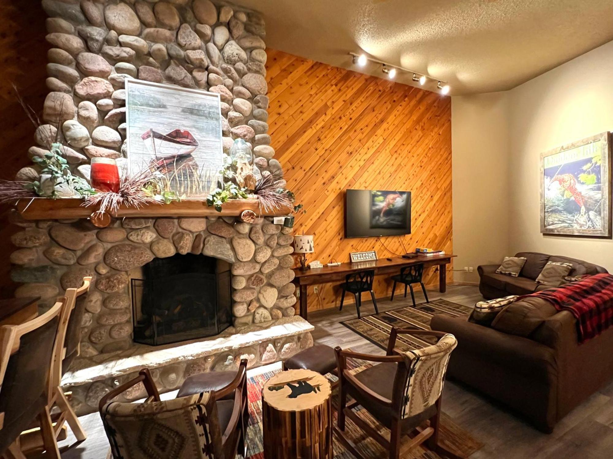 Whitetail Lodge Saint Germain Exterior foto