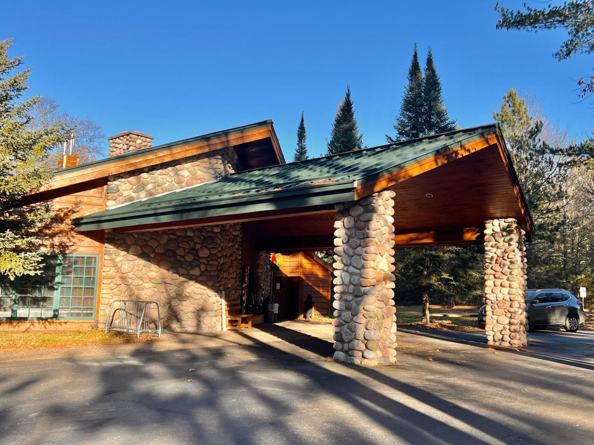 Whitetail Lodge Saint Germain Exterior foto